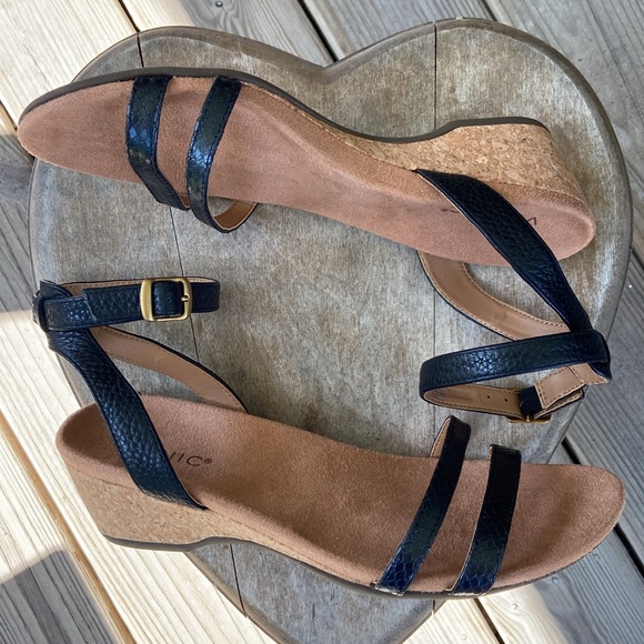 NWOB Vionic Orlanda Black Textured Leather Dressy Wedge Sandals Women's Size 11 - Picture 13 of 15